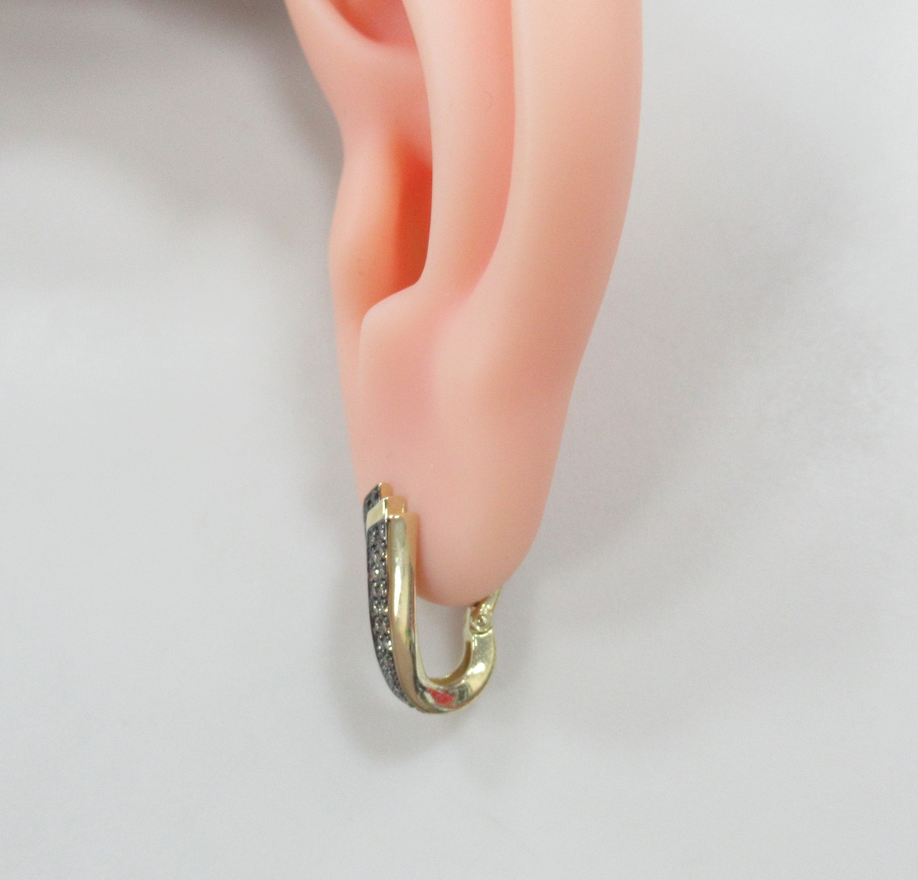 Серьги из желтого золота с коньячными и черными бриллиантами